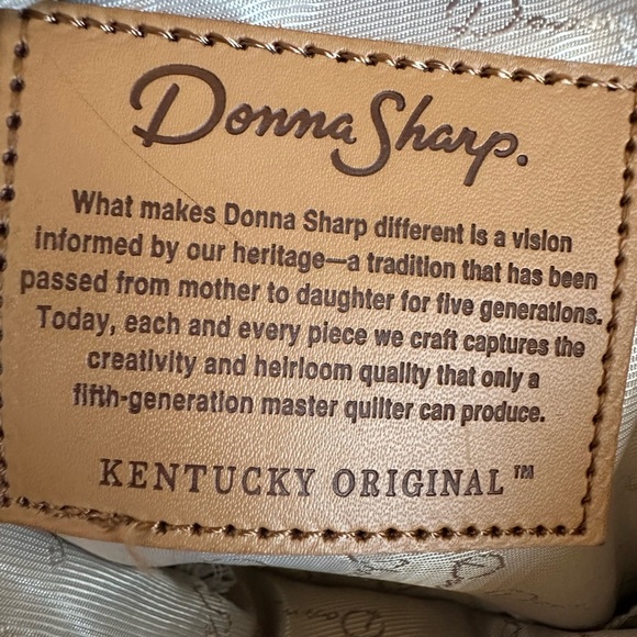 Donna Sharp Dizzy Quilted Crossbody/Tote/Purse Adjustable Strap Zip Closure - Picture 5 of 7